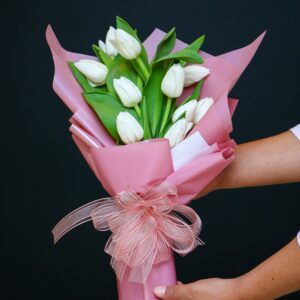 Букет белых тюльпанов